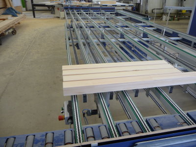 Laengs- und Querfoerderer als Zwischenpuffer